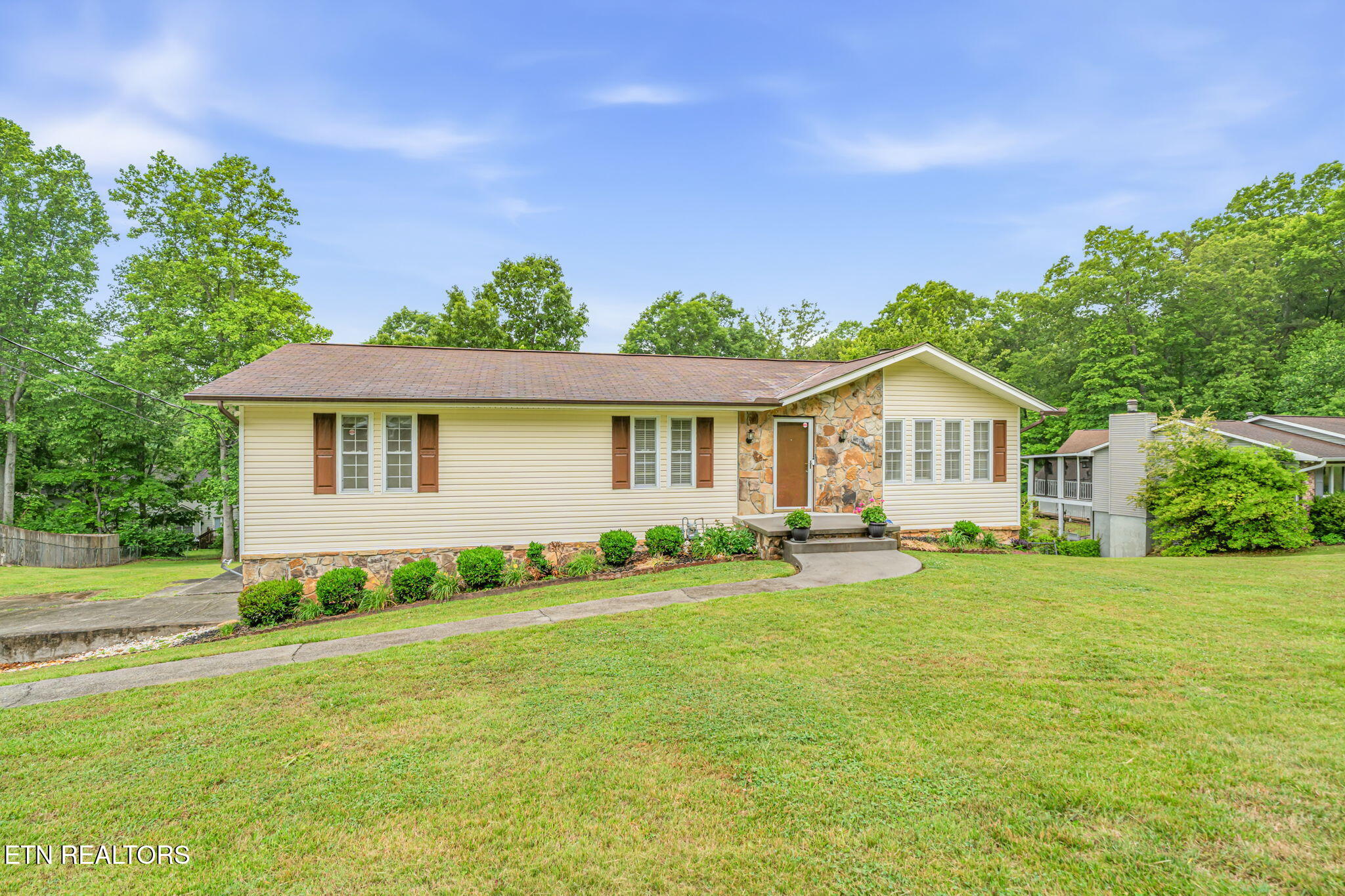 7921 Blueberry Road Powell, TN 37849 - Photo 34 of 34 Front