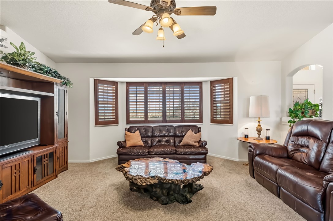 2205 East Cactus Wren Road Kingman, AZ 86409 - Photo 10 of 68 Living Room