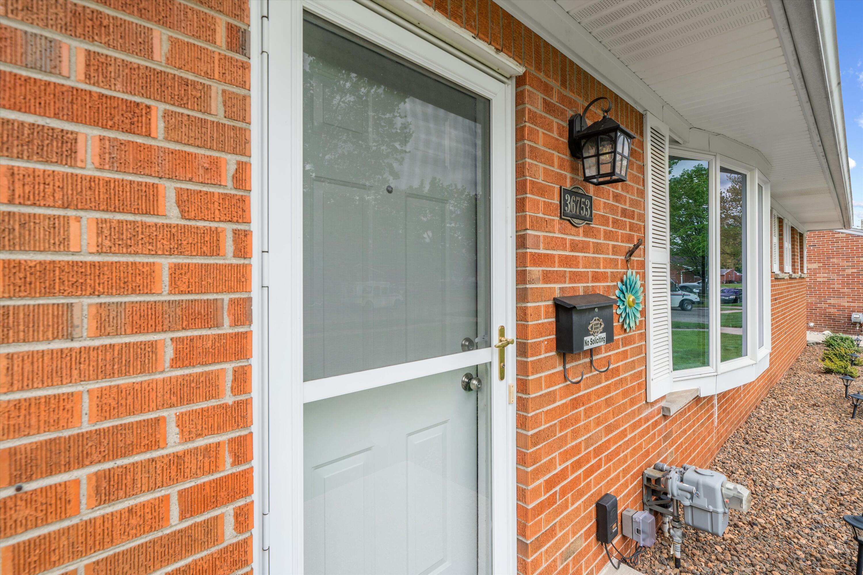 36753 Greenbush Road Wayne, MI 48184 - Photo 5 of 54 05-DSC09793