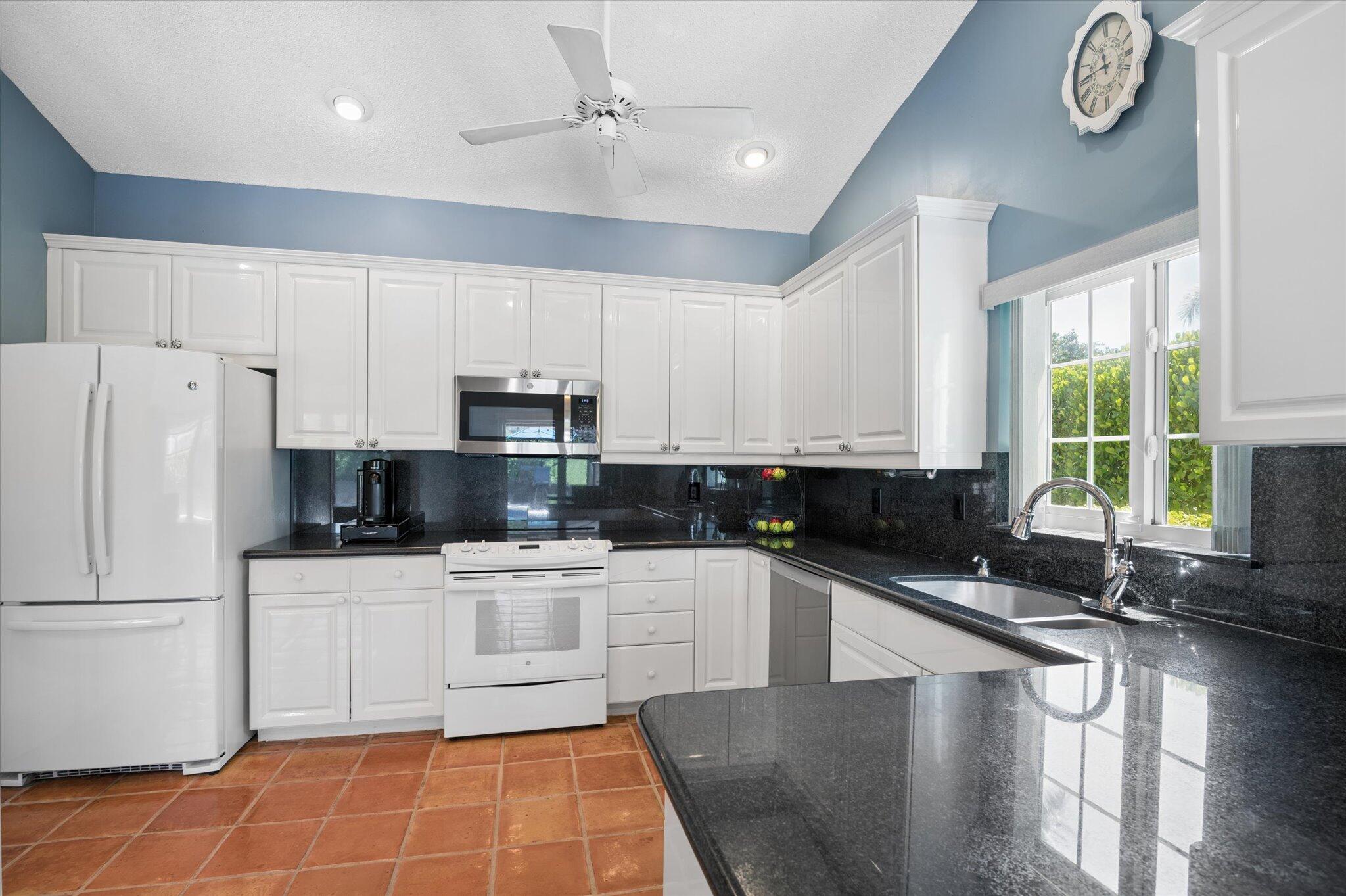 10080 Canoe Brook Circle Boca Raton, FL 33498 - Photo 8 of 30 Kitchen