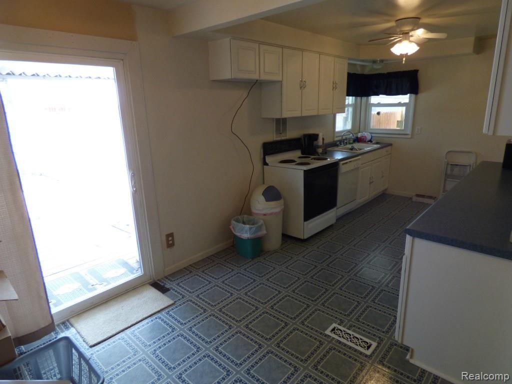 921 Juneau Road Ypsilanti, MI 48198 - Photo 8 of 28 P1050140.jpg