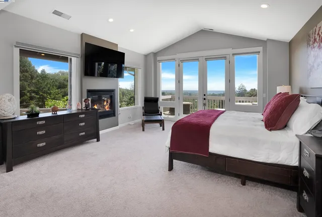 a en suite bathroom with a double vanity sink and a mirror