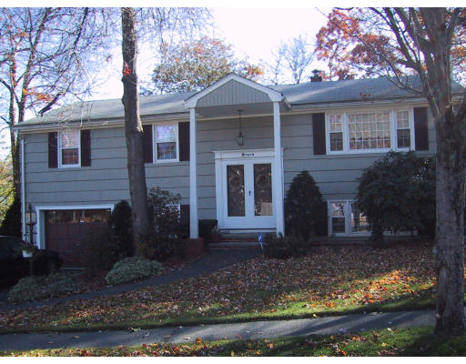 7 Clark Road Peabody, MA 01960 - Photo 1 of 28 Gallery Image 1