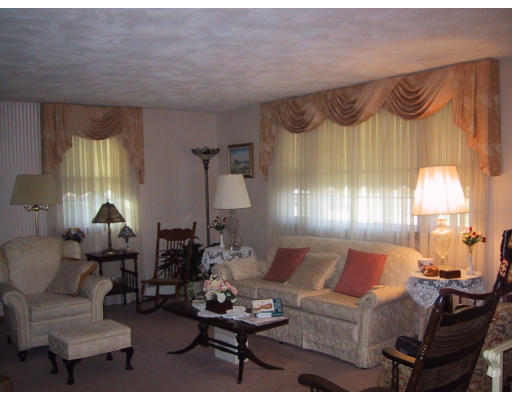 7 Clark Road Peabody, MA 01960 - Photo 3 of 28 Gallery Image 3