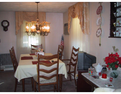 7 Clark Road Peabody, MA 01960 - Photo 4 of 28 Gallery Image 4