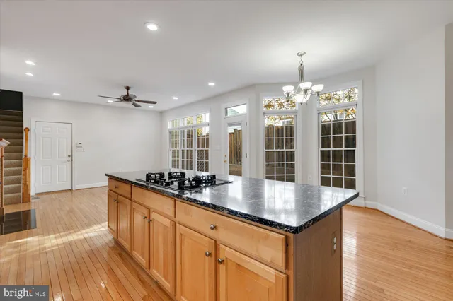 $4,950 | 427 Park Avenue, Falls Church, VA 22046