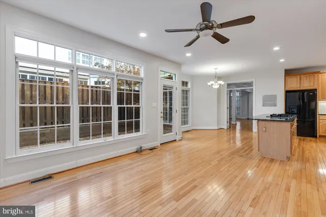 $4,950 | 427 Park Avenue, Falls Church, VA 22046