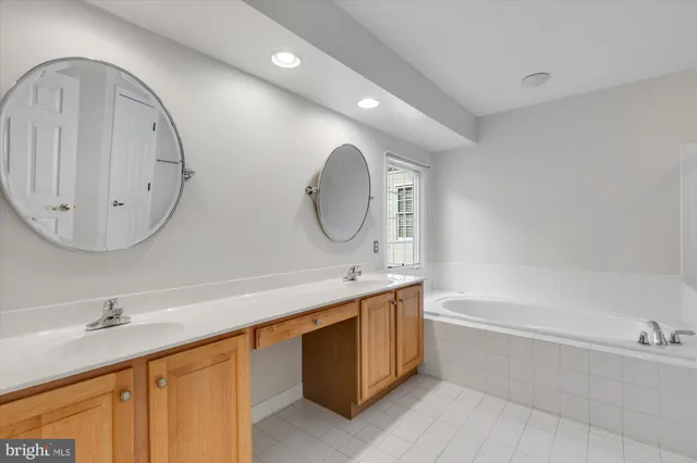 $4,950 | 427 Park Avenue, Falls Church, VA 22046