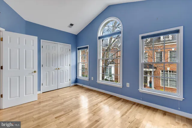 $4,950 | 427 Park Avenue, Falls Church, VA 22046