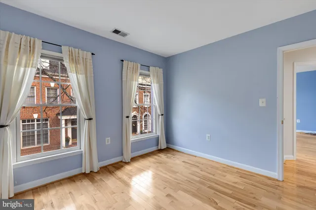 $4,950 | 427 Park Avenue, Falls Church, VA 22046