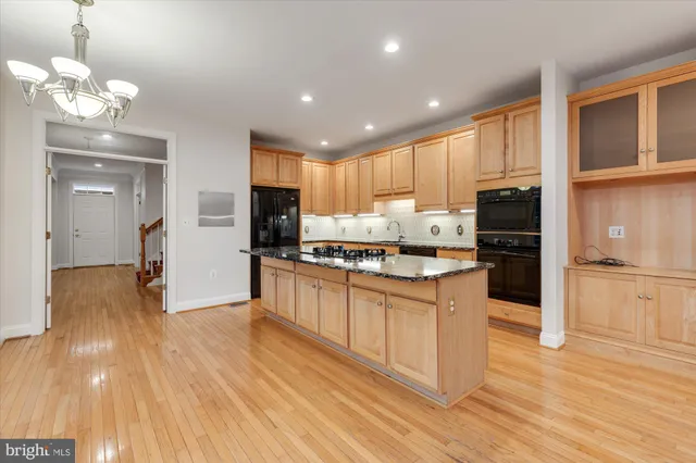 $4,950 | 427 Park Avenue, Falls Church, VA 22046