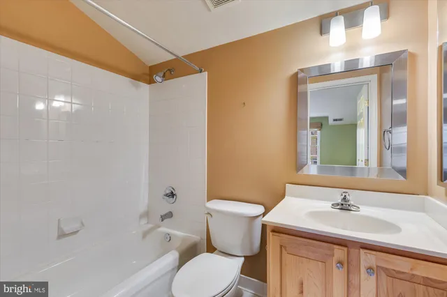 $4,950 | 427 Park Avenue, Falls Church, VA 22046