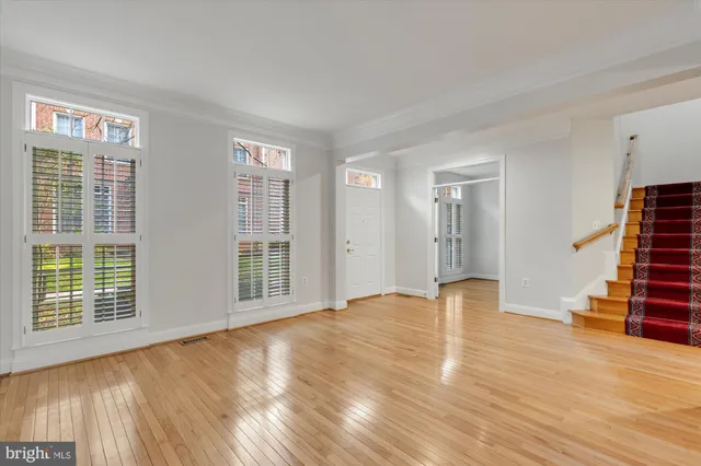 $4,950 | 427 Park Avenue, Falls Church, VA 22046