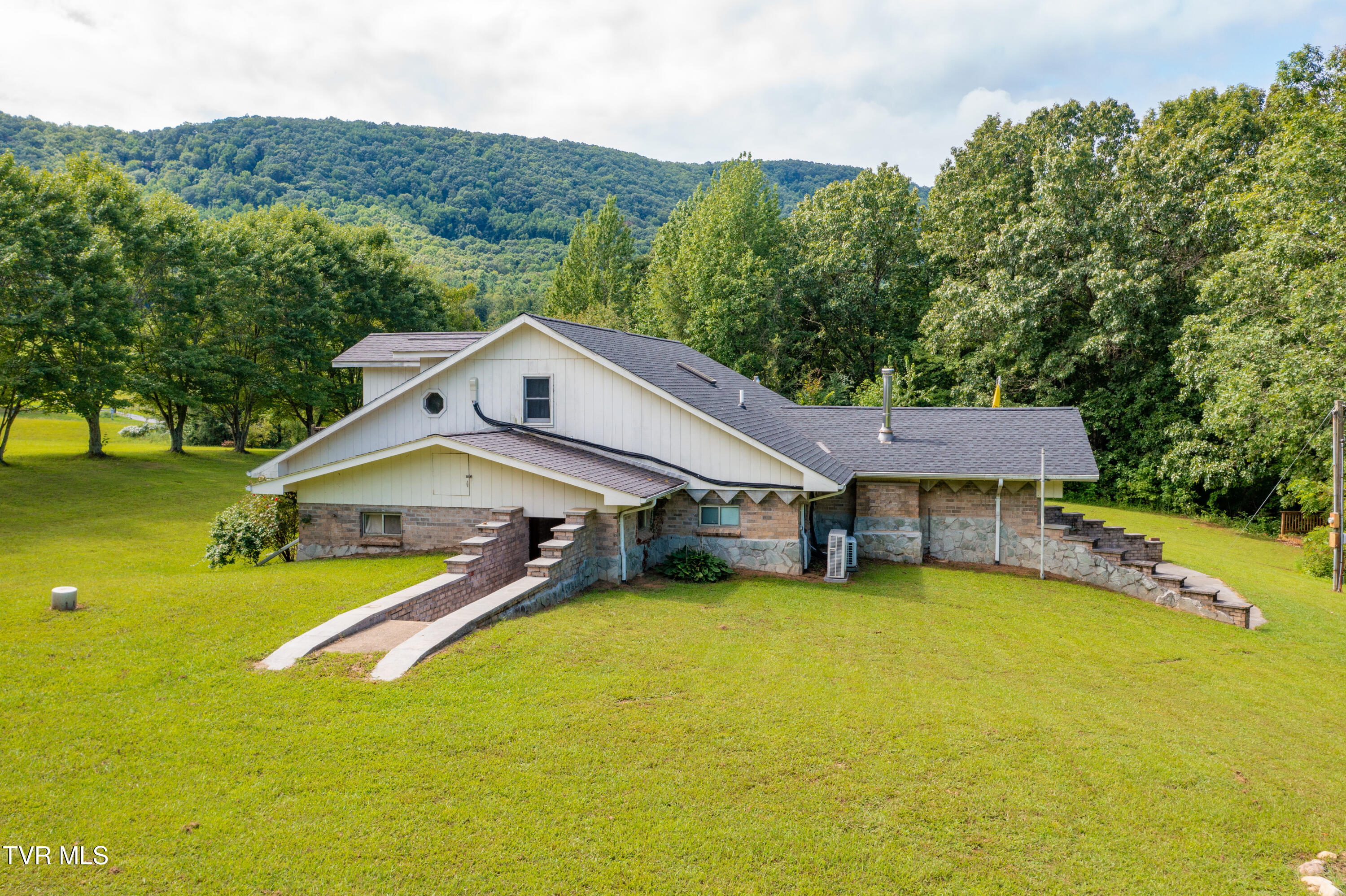 121 Dee Runion Road Jonesborough, TN 37659 - Photo 2 of 51 Dee Runion Rd-10