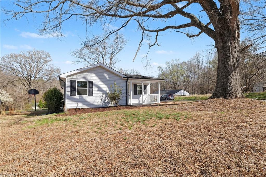 1237 Irving Avenue Eden, NC 27288 - Photo 5 of 36