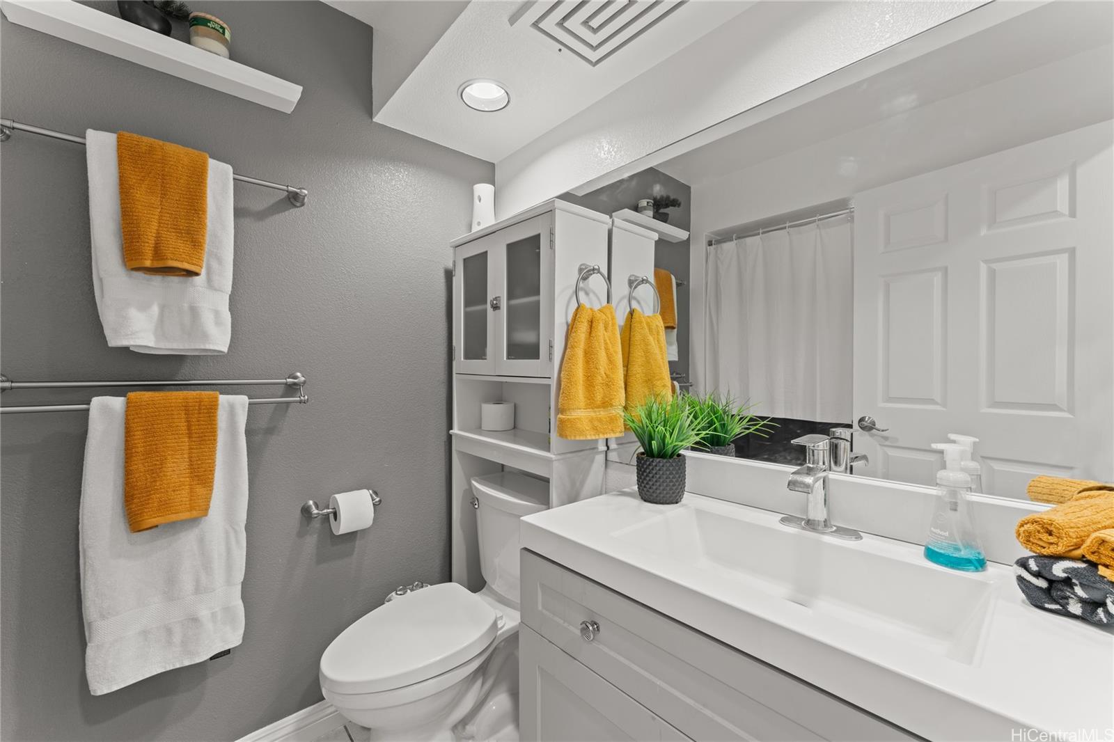 91-1058J Kekuilani Loop, Unit 907 Kapolei, HI 96707 - Photo 17 of 24 Full Bathroom