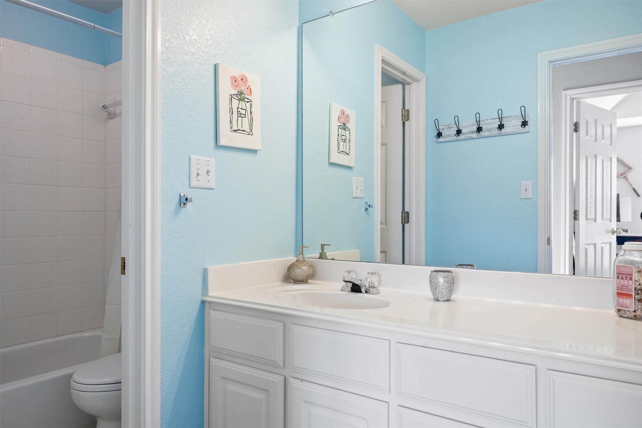 122 Summers Green Georgetown, TX 78633 - Photo 17 of 31 a bathroom with a sink and a mirror