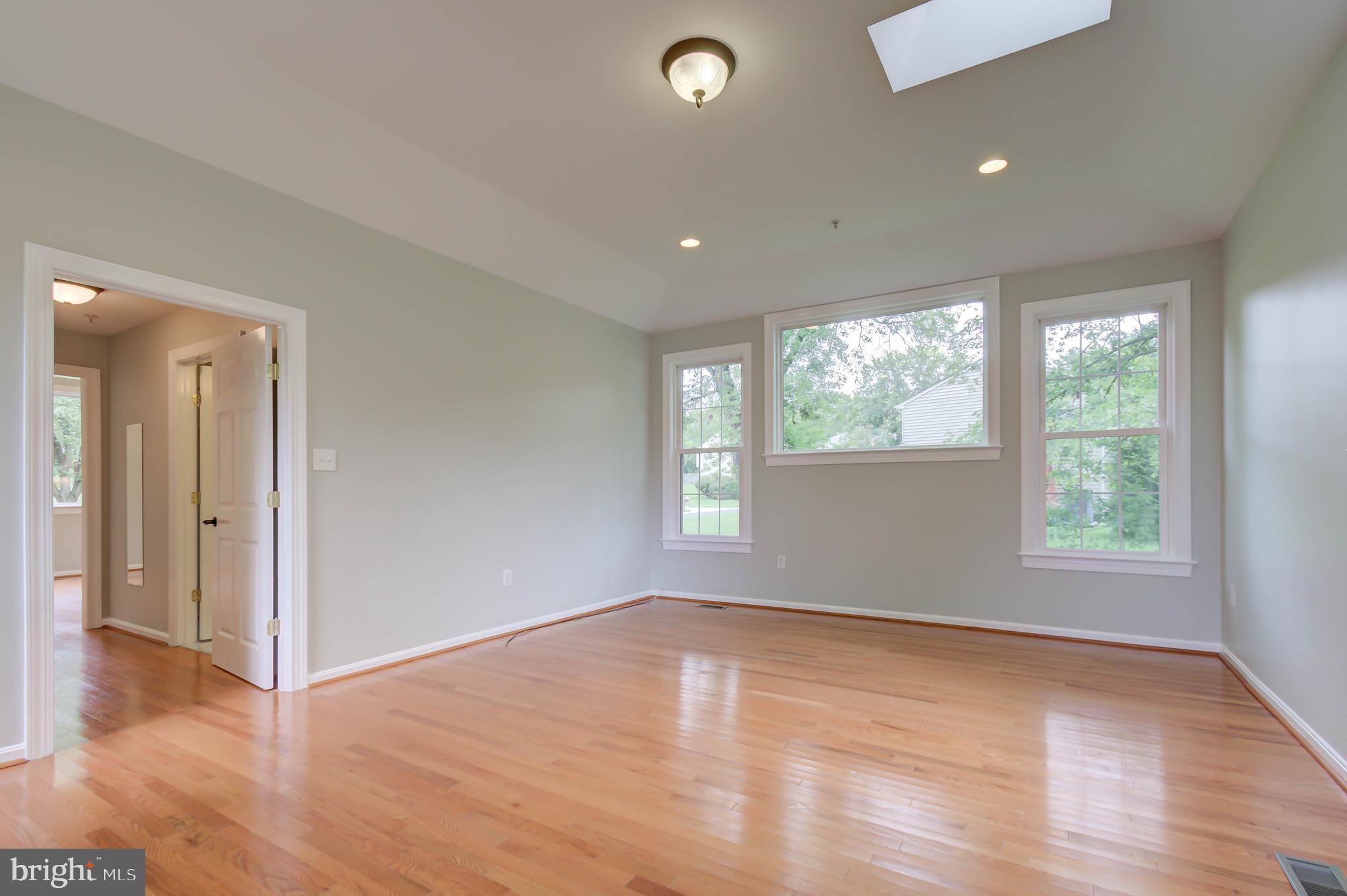 13832 Turnmore Road Silver Spring, MD 20906 - Photo 22 of 68 Large bedroom, Full of natural bright light