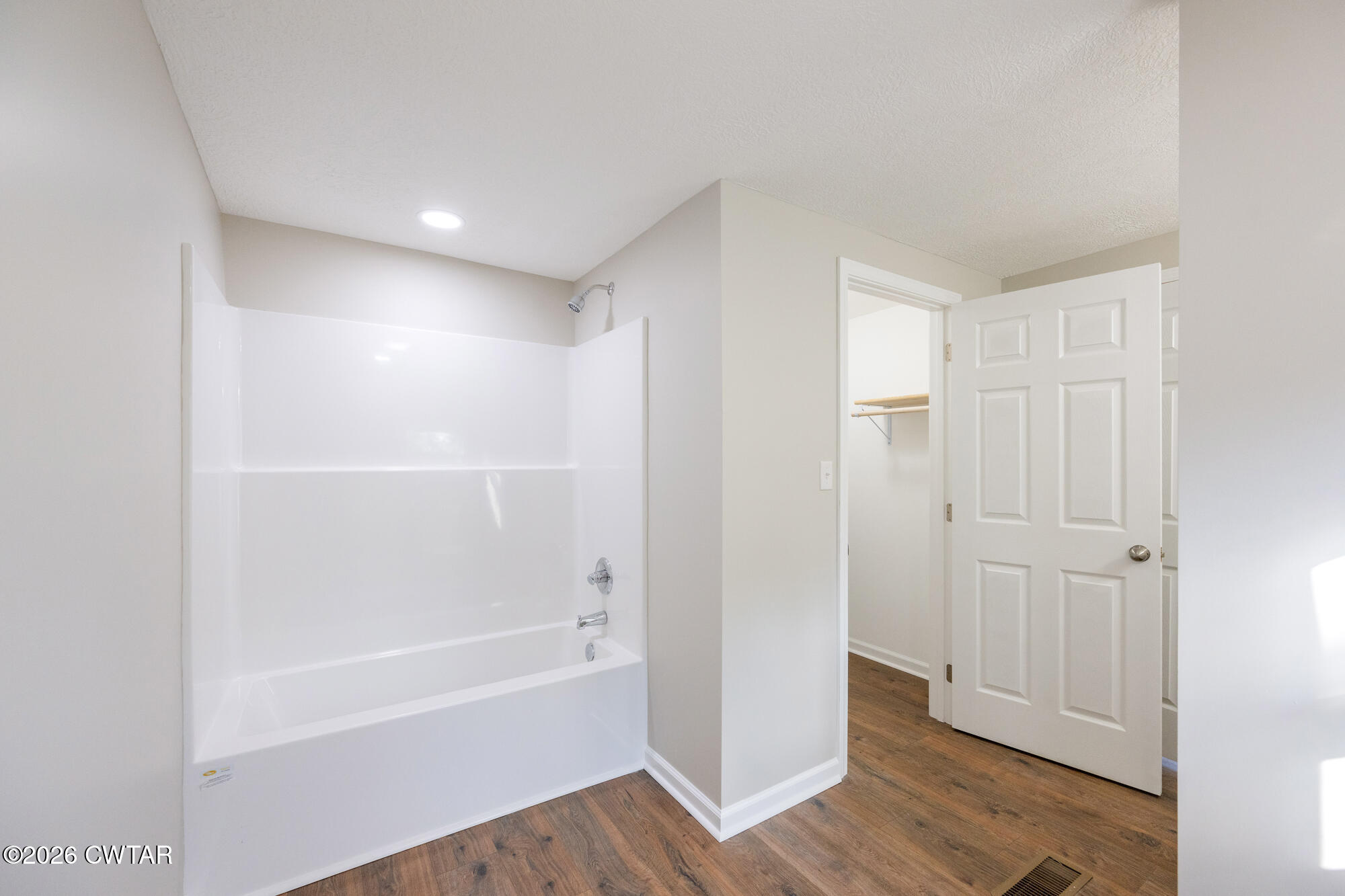 992 Greenway Road Huron, TN 38345 - Photo 14 of 17 a view of bathroom with bathtub shower and a bathtub