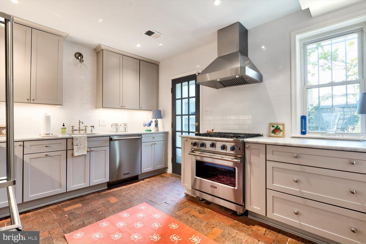 413 E Street Northeast Washington, DC 20002 - Photo 7 of 26