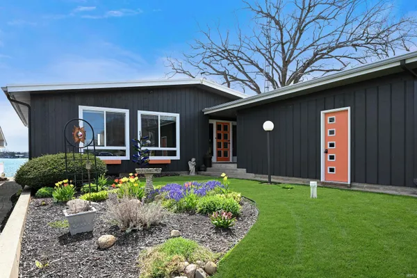 $1,249,000 | 1043 East Northshore Drive, Syracuse, IN 46567