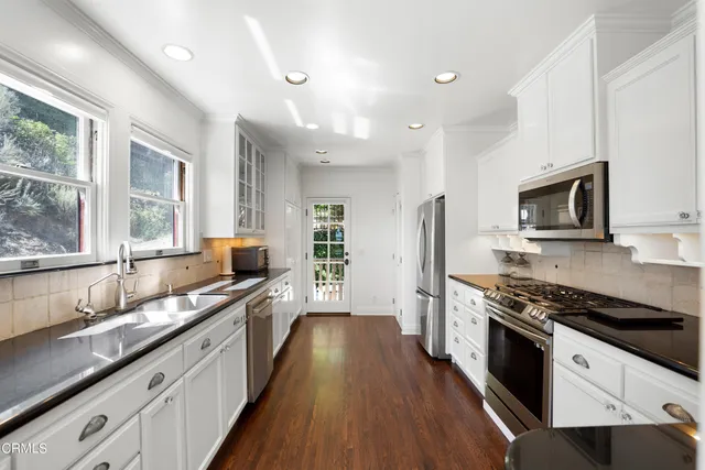 $6,000 | 419 Brakey Road, Ventura, CA 93001