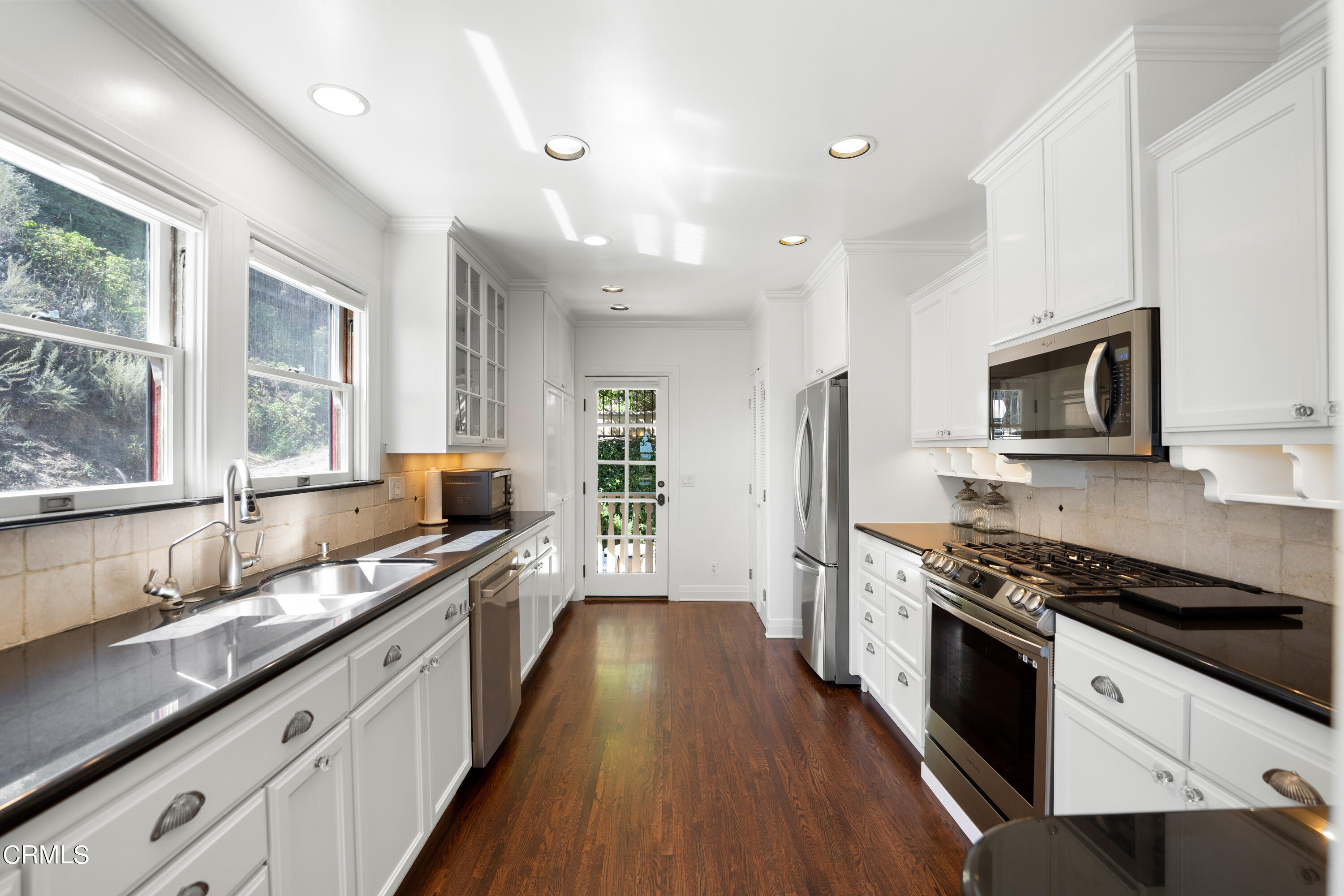 419 Brakey Road Ventura, CA 93001 - Photo 12 of 31 419 Brakey MLS-44