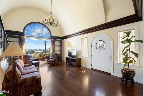 $6,000 | 419 Brakey Road, Ventura, CA 93001