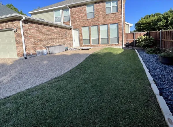 a view of a house with backyard and sitting area