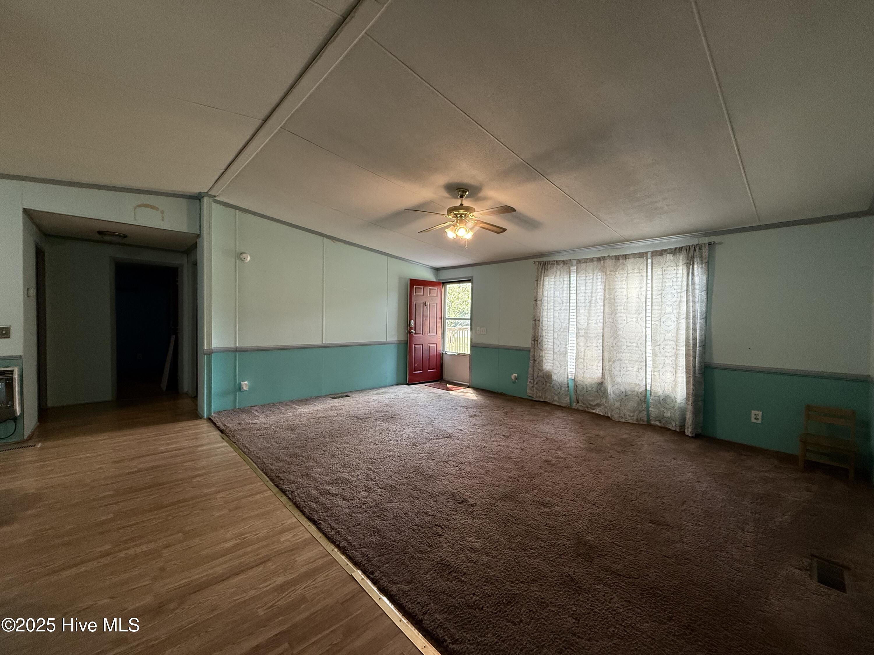 2061 Dymond City Road Williamston, NC 27892 - Photo 21 of 51 Living Room