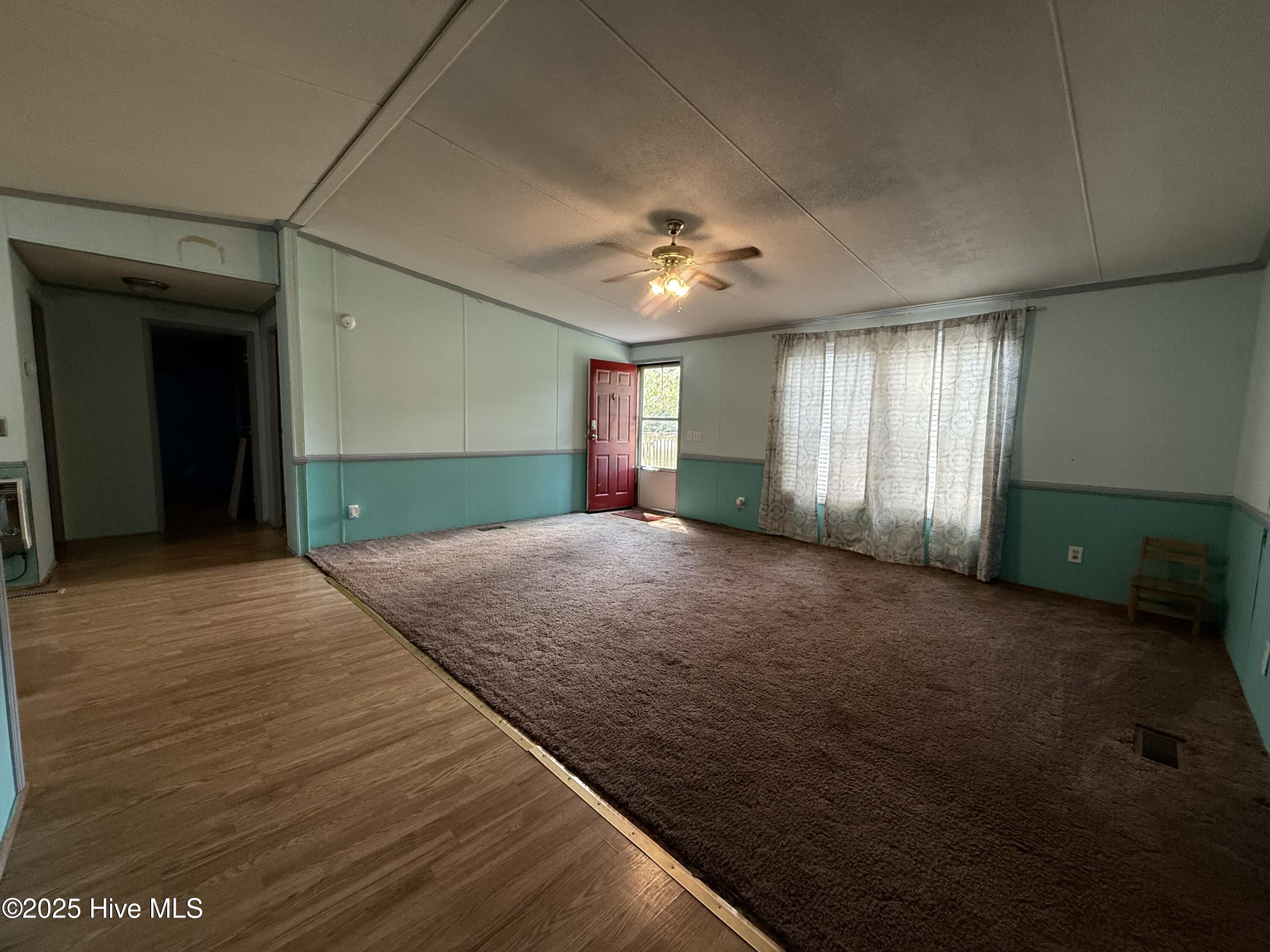2061 Dymond City Road Williamston, NC 27892 - Photo 23 of 51 Living Room
