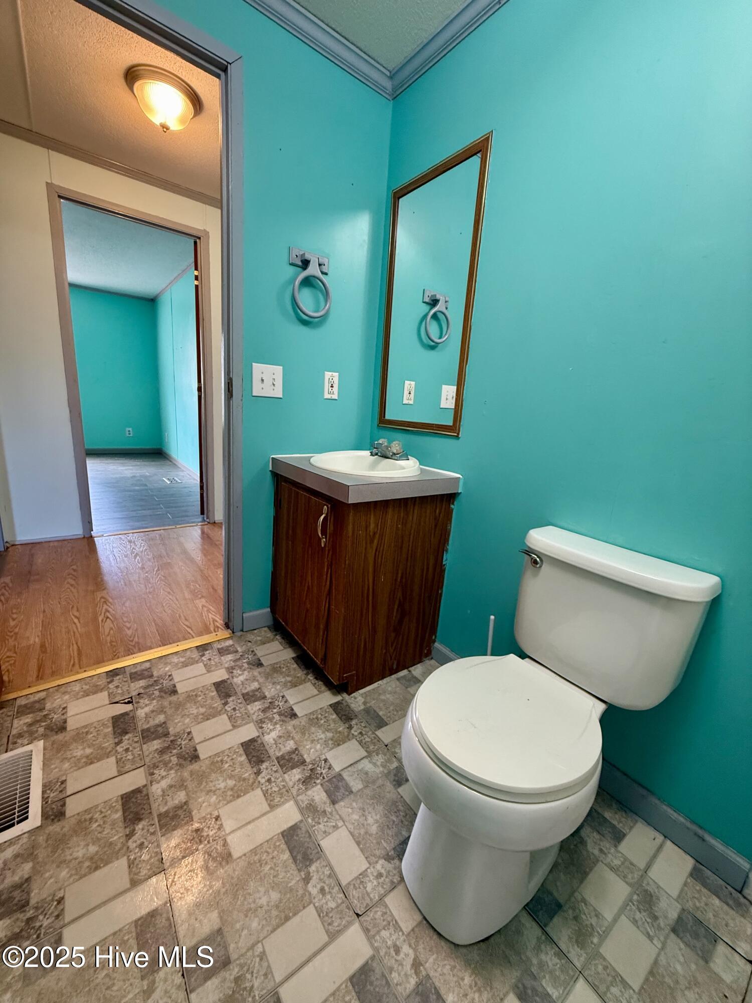 2061 Dymond City Road Williamston, NC 27892 - Photo 44 of 51 Guest Bathroom