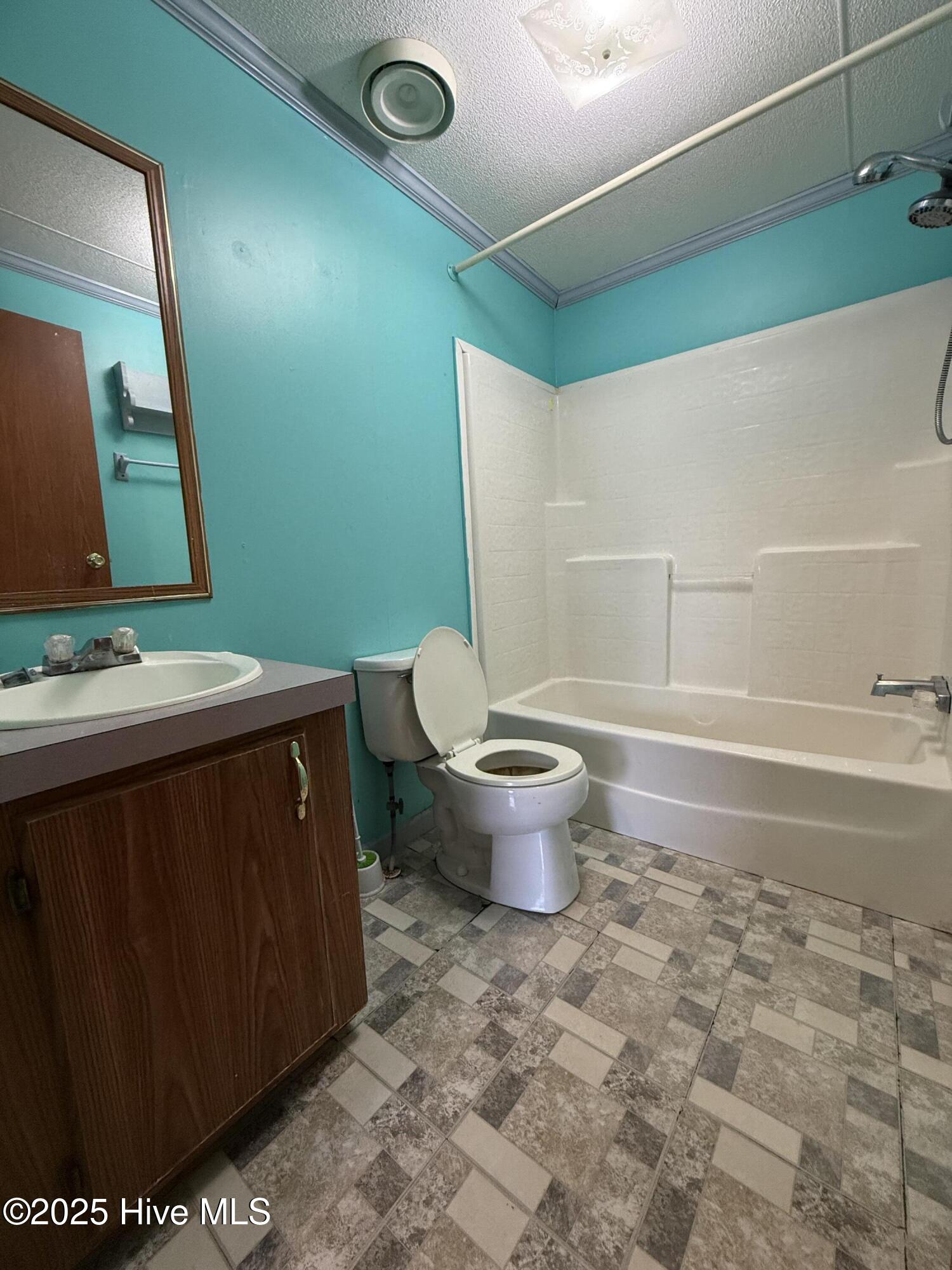 2061 Dymond City Road Williamston, NC 27892 - Photo 46 of 51 Guest Bathroom