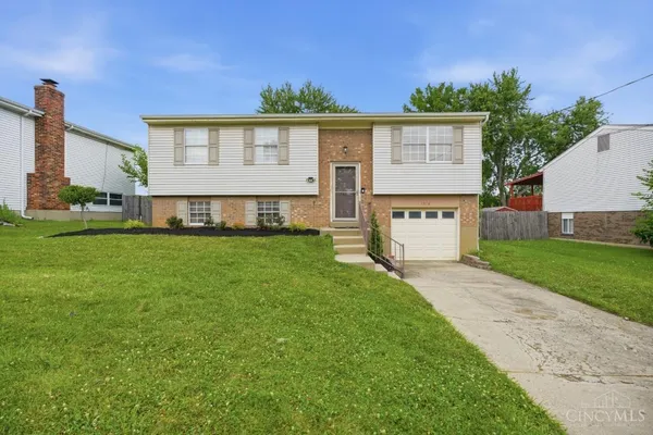 $260,000 | 1576 Hazelgrove Drive, Cincinnati, OH 45240