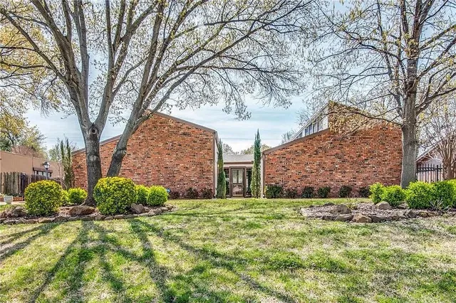 $420,000 | 405 West Louella Drive, Hurst, TX 76054