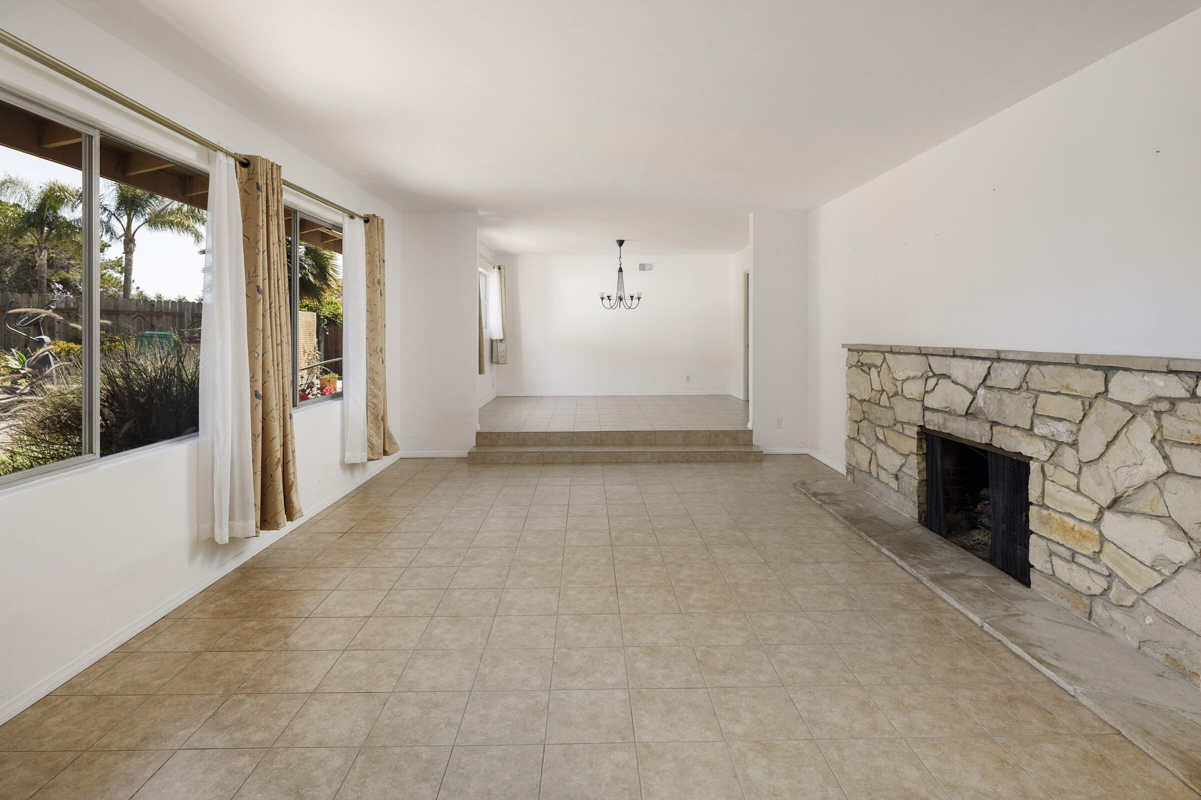 5256 James Road Santa Barbara, CA 93111 - Photo 7 of 36 Living Room