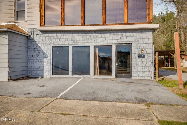 $1,000 | 2728 East Center Street, Unit E, Kingsport, TN 37664