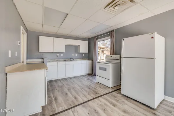 $1,000 | 2728 East Center Street, Unit E, Kingsport, TN 37664