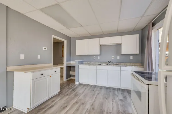 $1,000 | 2728 East Center Street, Unit E, Kingsport, TN 37664