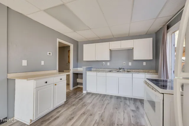 $1,000 | 2728 East Center Street, Unit E, Kingsport, TN 37664