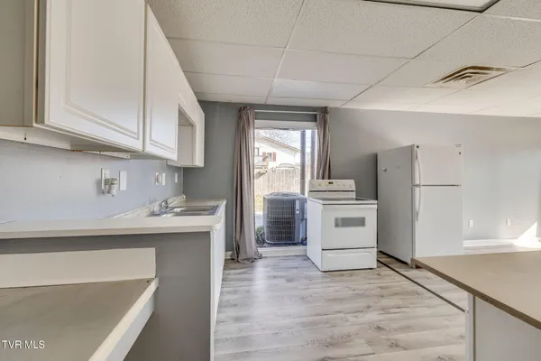 $1,000 | 2728 East Center Street, Unit E, Kingsport, TN 37664