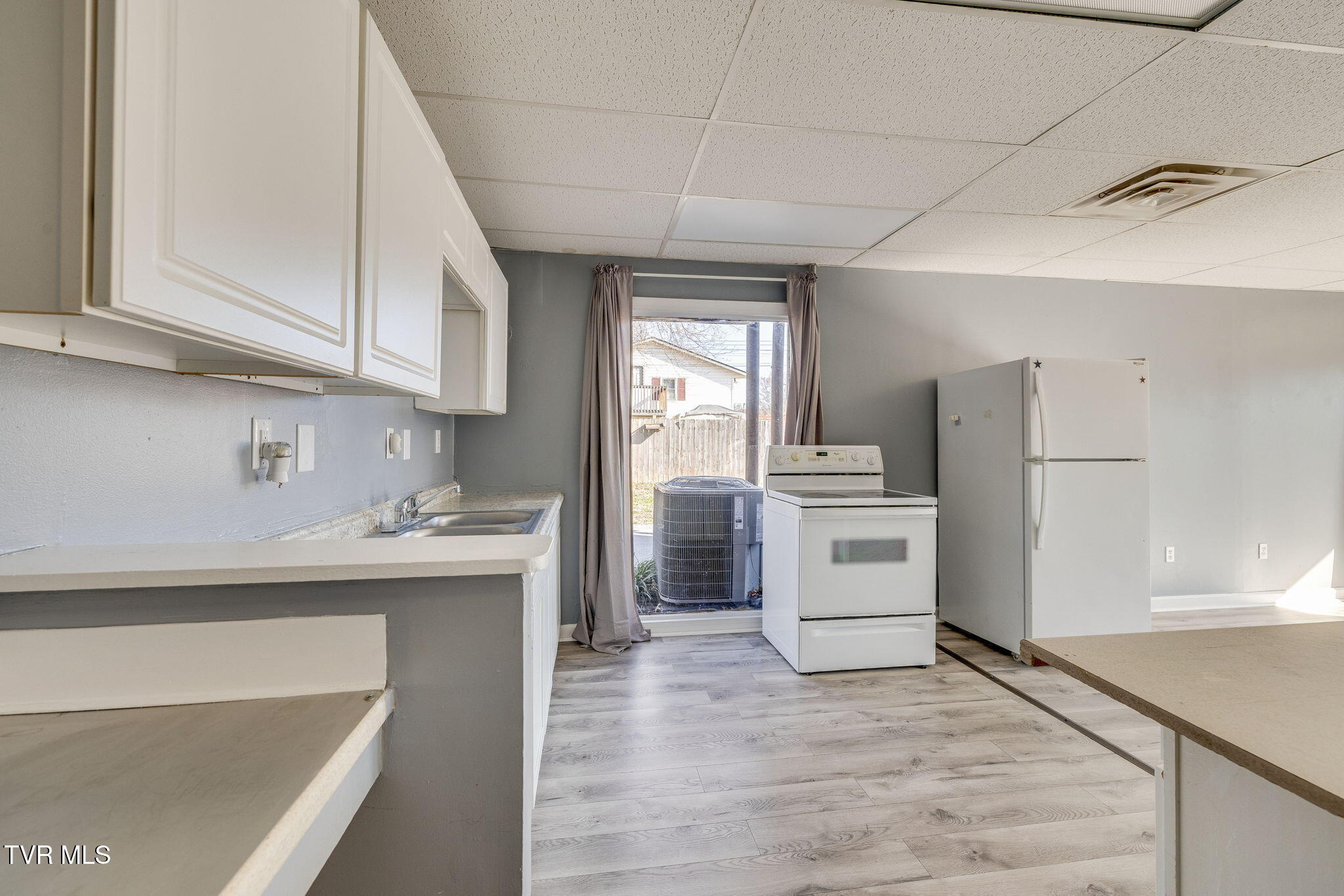 2728 East Center Street, Unit E Kingsport, TN 37664 - Photo 10 of 25 012