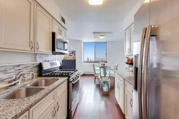 $253,990 | 40 North Tower Road, Unit 16N, Oak Brook, IL 60523
