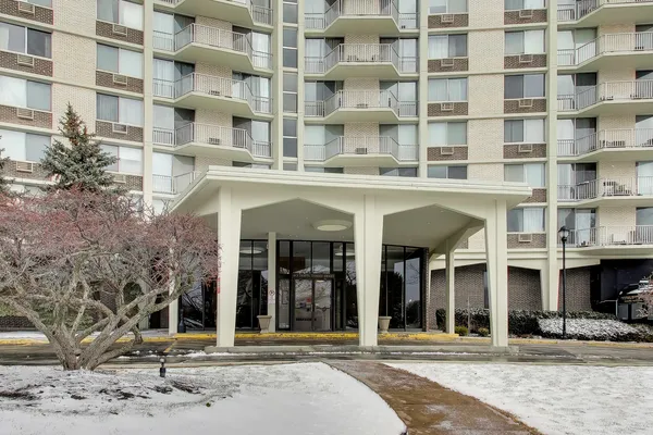 $253,990 | 40 North Tower Road, Unit 16N, Oak Brook, IL 60523