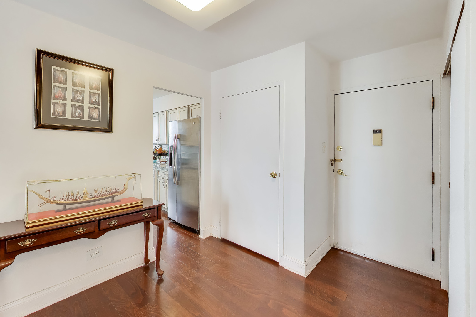40 North Tower Road, Unit 16N Oak Brook, IL 60523 - Photo 3 of 31