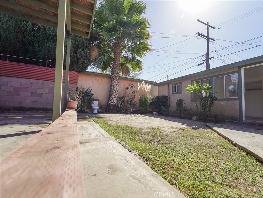 3744 East Wymore Street Compton, CA 90221 - Photo 16 of 21 Yard View