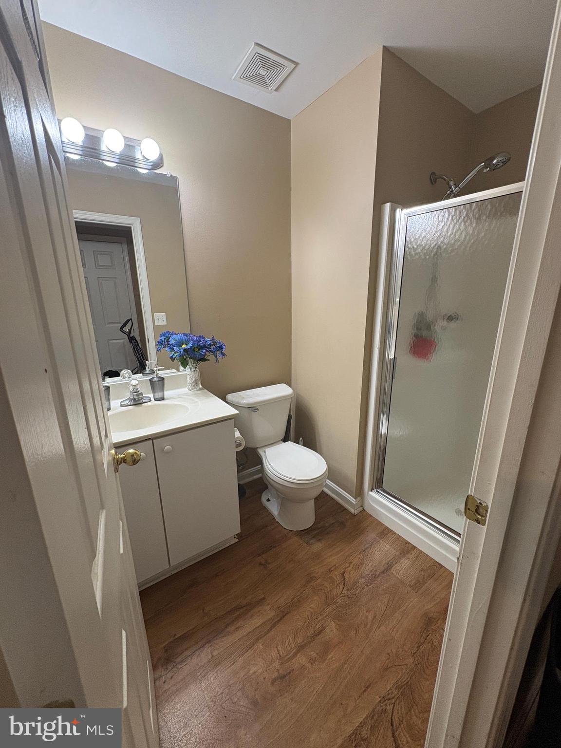 4104 Cutty Sark Road Middle River, MD 21220 - Photo 19 of 19 Main level full bath