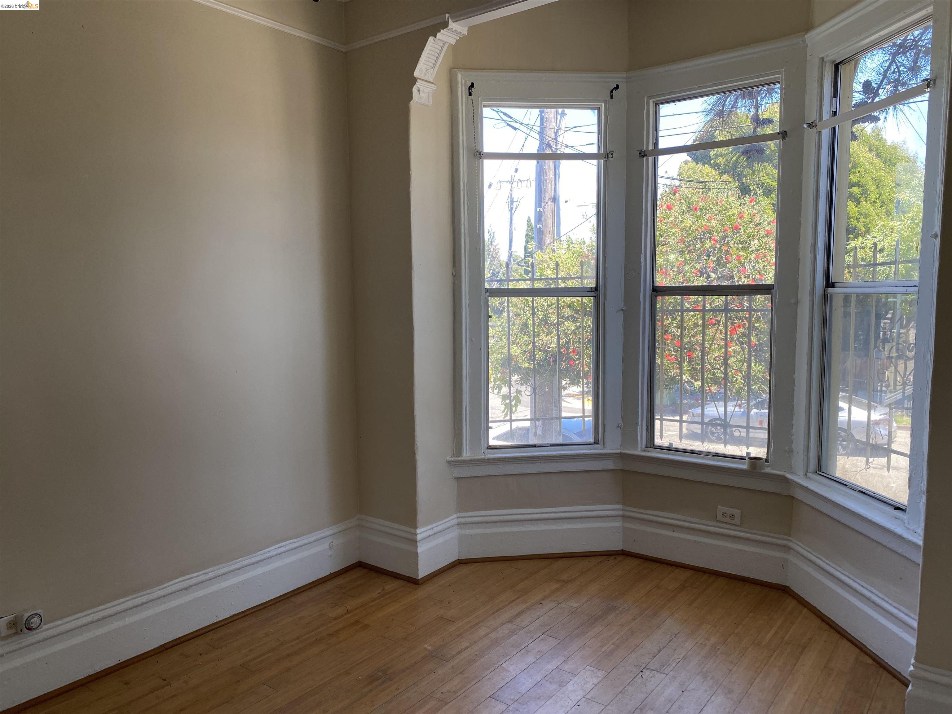 1133 Wood Street Oakland, CA 94607 - Photo 6 of 25 Bay window featuring three individual window units