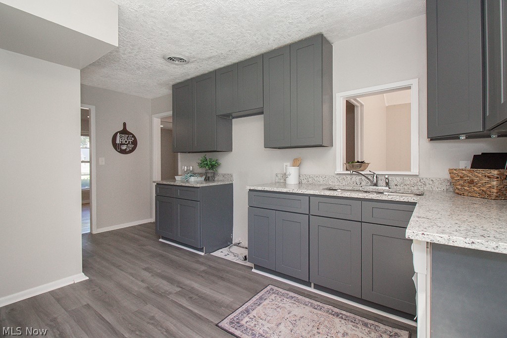 3954 Grosvenor Road Cleveland, OH 44118 - Photo 16 of 35