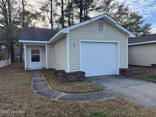 $1,100 | 105 Highland Court, Jacksonville, NC 28540